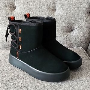NWT UGG Classic Boom Ankle Boot women